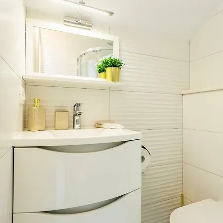 The Charm Heritage Guest house Sutivan